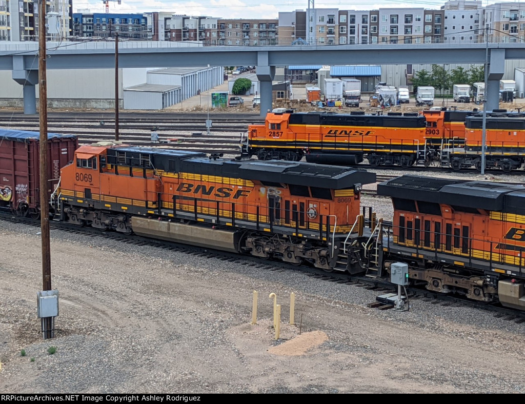 BNSF 8069